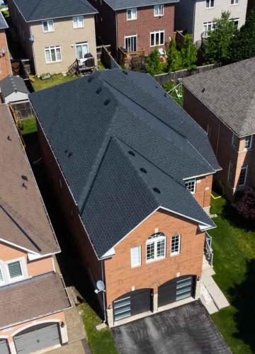 Roof replacement in Oakville with GAF Timberline HDZ charcoal-coloured shingles
